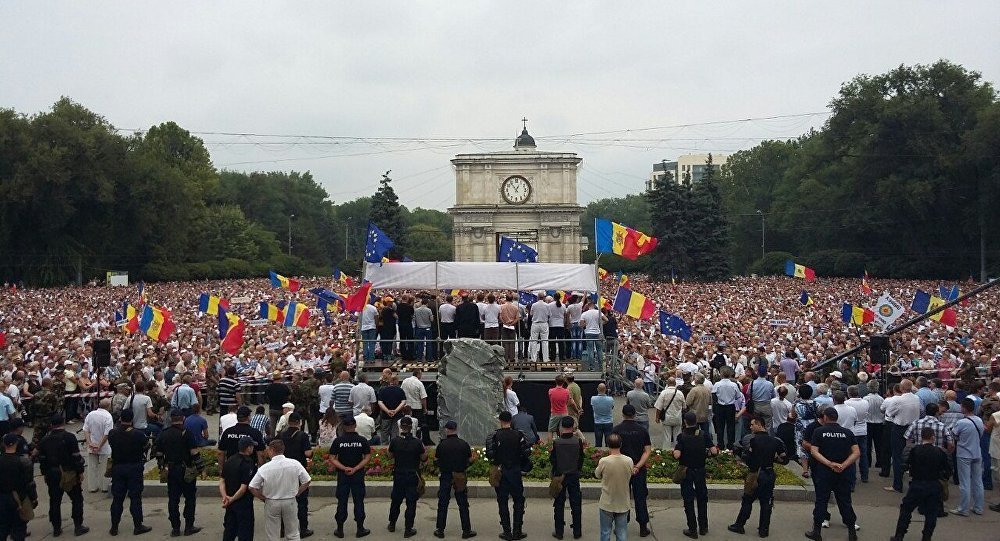 Два антивладина протеста у молдавској престоници