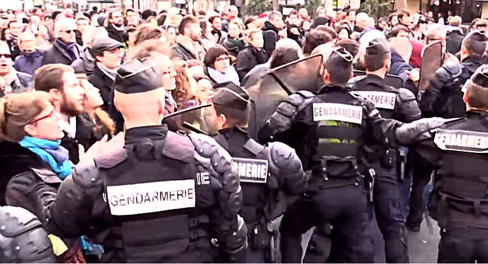 Париз: Сукоби демонстраната и полиције
