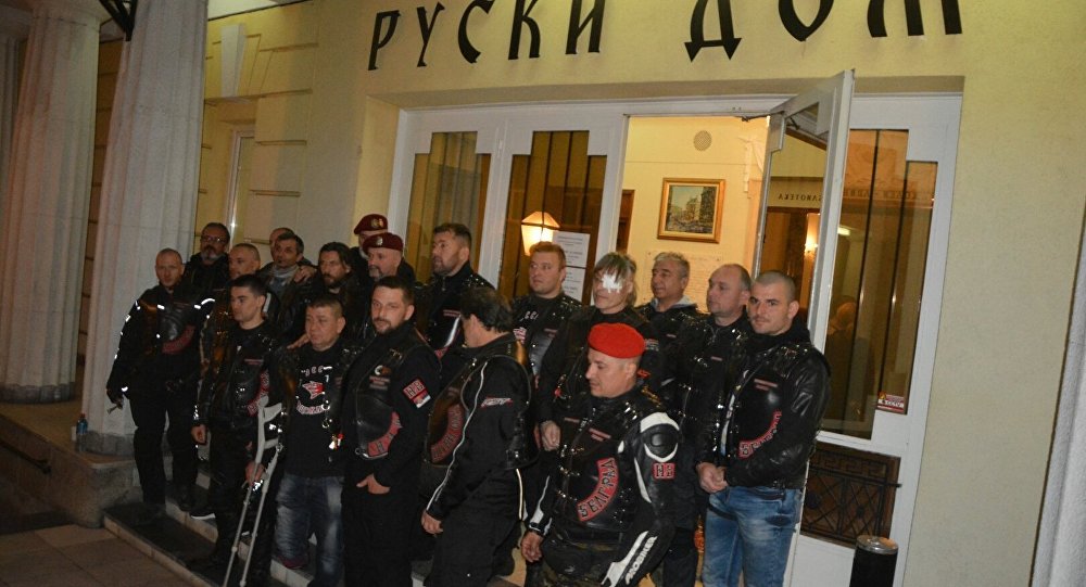 Благодатни огањ дочекан у Руском дому у Београду
