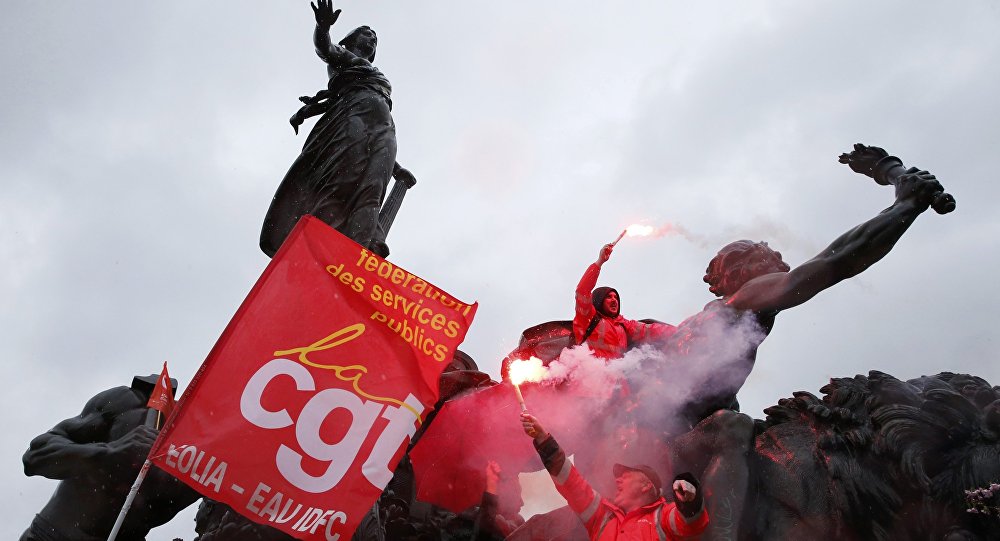 Протест радника и студената у Паризу