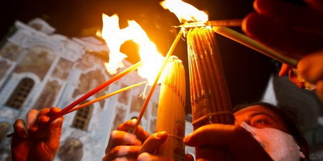 Благодатни огањ из Јерусалима стигао у Косовску Митровицу