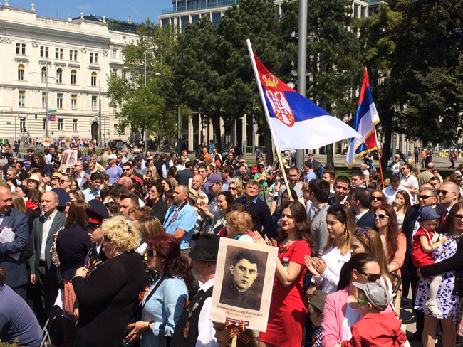 Срби у Бечу положили венaц нa споменик руским борцимa