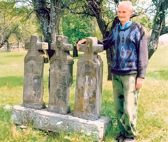 Крајпуташ за оца и синове