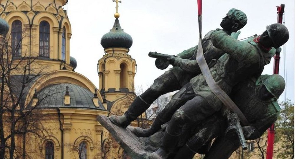 Пољска руши споменике Црвеној армији