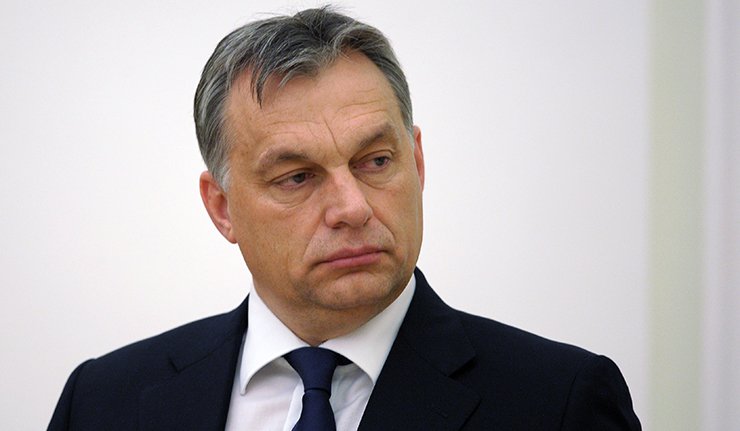 Да ли су се стварно појавили хитлеровски брчићи усред Европске уније?