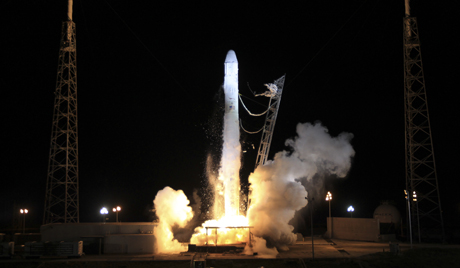 Пристајање теретњака Драгон на МКС најраније у недељу