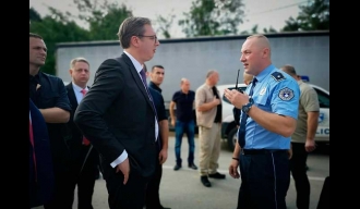 Полиција спречила Вучића да стигне у Бање, мештанима се обратио телефоном