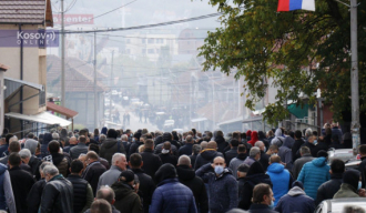 Сузавац и шок бомбе у Северној Митровици, чују се сирене за узбуну