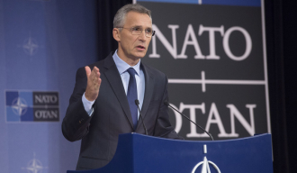 Столтенберг: НАТО преговара са одбрамбеним компанијама да убрзају производњу оружја за попуну залиха