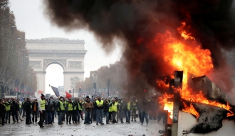 РТ: Бојно поље Париз: Сукоби полиције и демонстраната због поскупљења цена горива