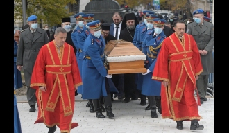 Војска Србије испраћа патријарха Иринеја