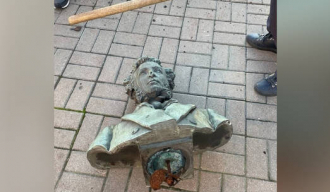 РТ: У центру Кијева срушен споменик Пушкину