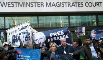 РТ: „Срамота ме што сам Енглез“: Роџер Вотерс осудио саучесништво Лондона и „америчке империје“ у хапшењу Асанжа