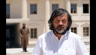 „Експлозија осјећања са црногорских планина, из градских небодера, станова, приградских кућа, спустила се на улице“