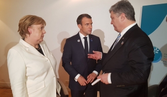 Порошенко, Меркелова и Макрон разговарали о „лажним“ изборима у Донбасу