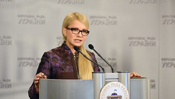 Тимошенко позвала Порошенка да се повуче из председничке трке, оптужујући га за корупцију и прање новца