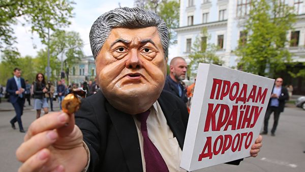 Порошенко о изборима: Први резултати показују да ће мој тим наставити борбу у другом кругу избора
