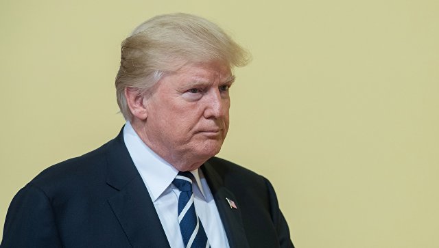 Трамп: Рекс Тилерсон је човек глуп као точак