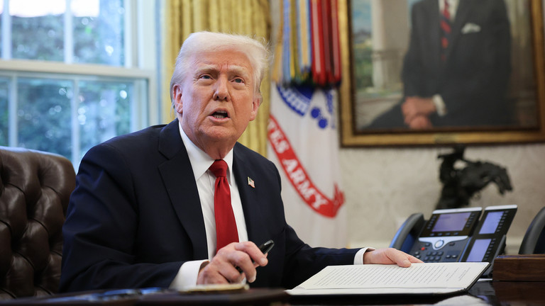 „Могу да радим са Кубом шта год пожелим“ – Трамп