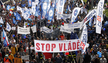 Parlamenti Češke i Rumunije glasaju za nepoverenje svojim vladama