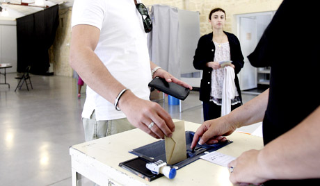 Леви победили у првом кругу парламентарних избора у Француској