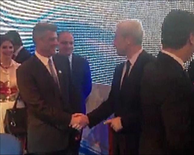 Бивши председник Србије се руковао са премијером Косова