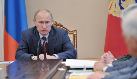 Путин критикуje САД и ЕУ због њихове посвећености ракетно-бомбашкој
