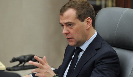 Дмитриј Медведев даје интервјуу руским ТВ каналима