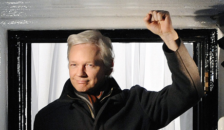 Асанж ће преплавити Аустралијски сенат најбољим новинарима