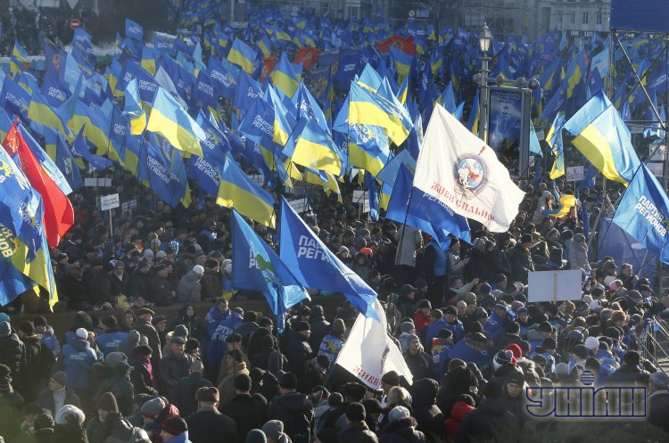 У Харкову више од 10.000 присталица председника Јануковича