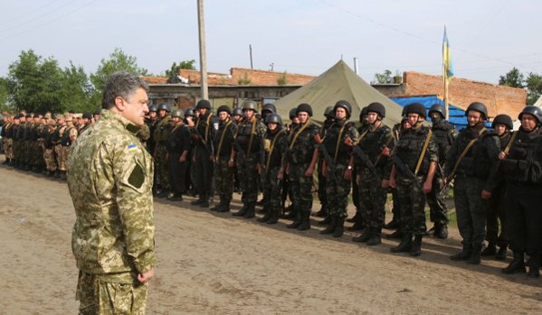 Порошенко званично позвао руске посматраче у Украјину