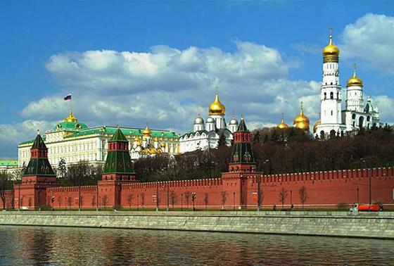 Вучић данас у Москви са Медведевим