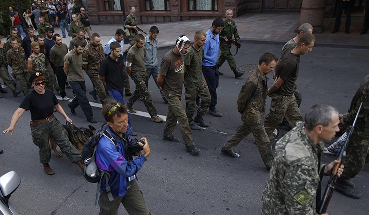 Европска унија осудила „параду“ ратних заробљеника у Доњецку