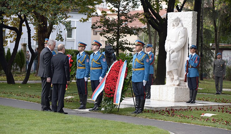 Путин и Николић одали пошту борцима палим за ослобођење Београда
