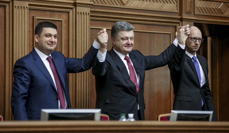 Новац у коферима: запад нелегално финансира украјинске политичаре