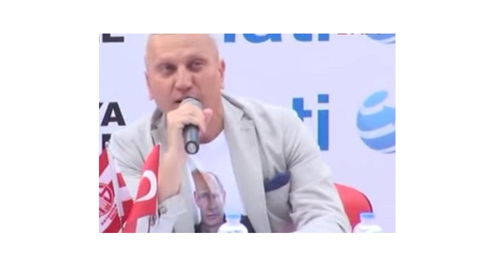 Почасни конзул Украјине отпуштен због мајице с Путиновим ликом