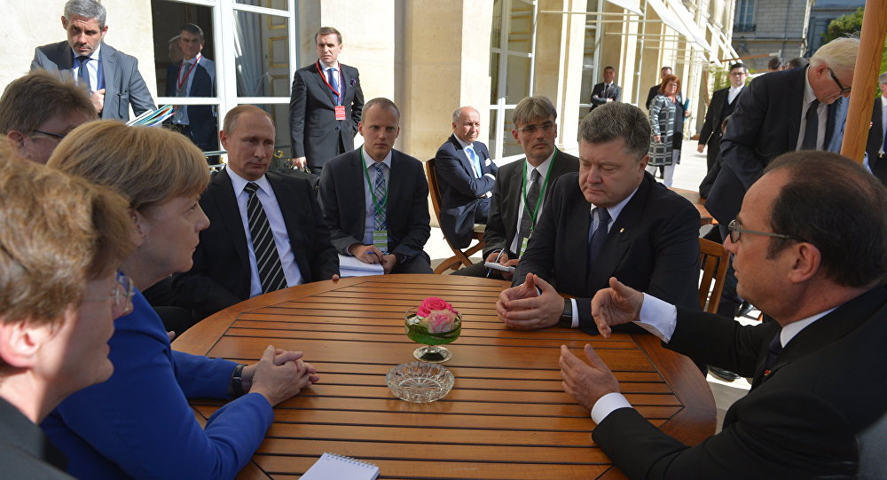 Порошенко забранио приказивање руковања са Путином