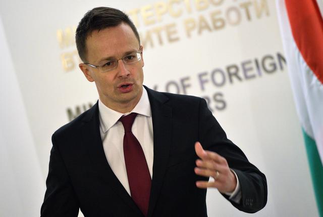 Мађарска одбија да учествује у „патетичној хистерији“ због избора Трампа