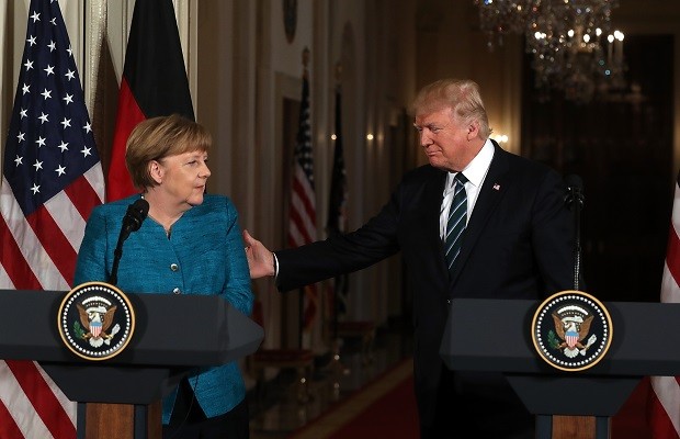 Трамп Меркеловој: Услуге НАТО-а 375 милијарди долара