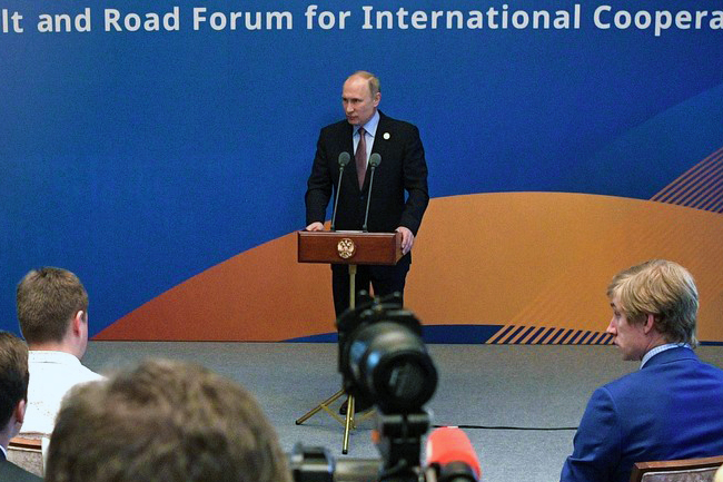 Путин у Пекингу: Свргавања режима по свету провоцирају трку у наоружању