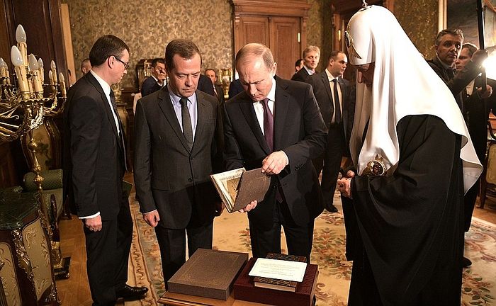 Владимир Путин честитао имендан патријарху Кирилу