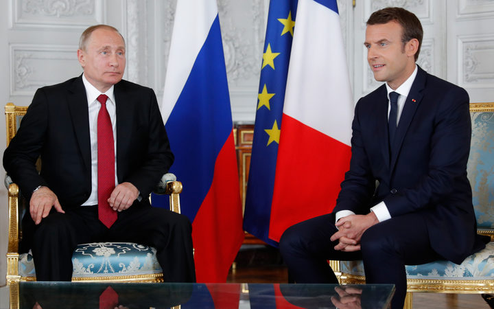 Путин и Макрон разговарали о ситуацији у Украјини и Сирији