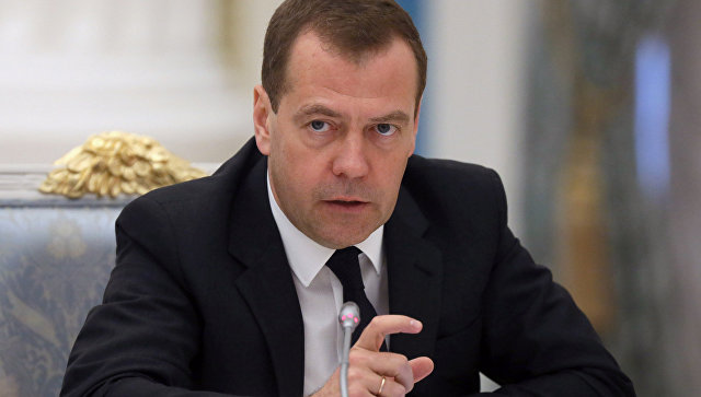Медведев: Односи САД назадују из дана у дан