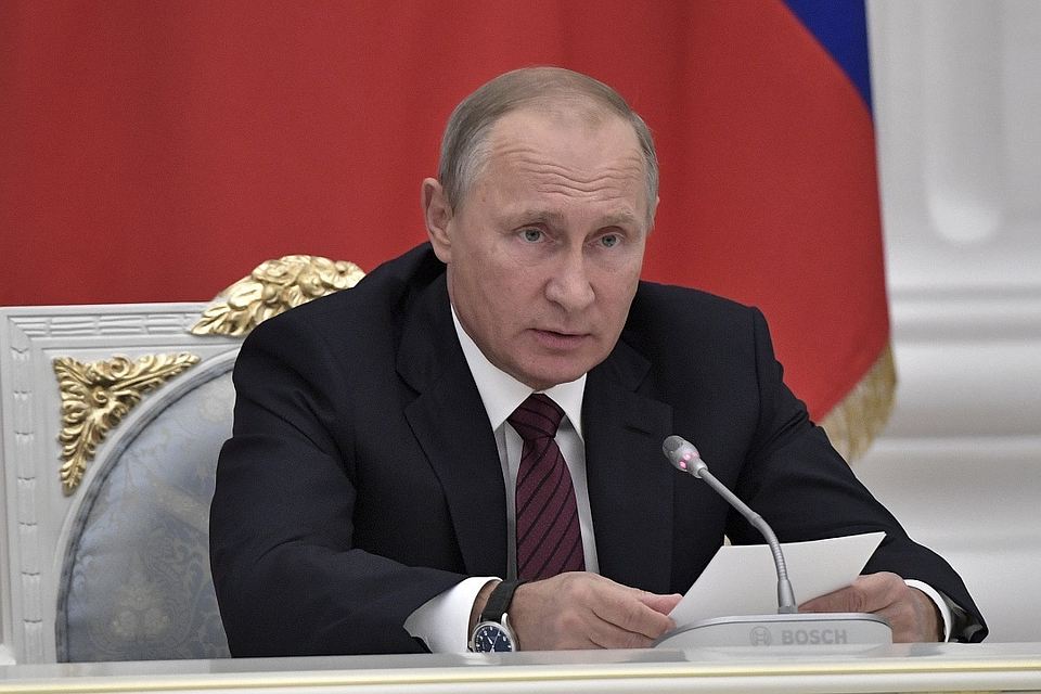 Путин: Одбрамбена индустрија мора бити спремна да у случају потребе повећа обим производње