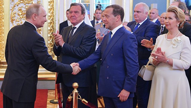 Путин предложио Медведева за премијера