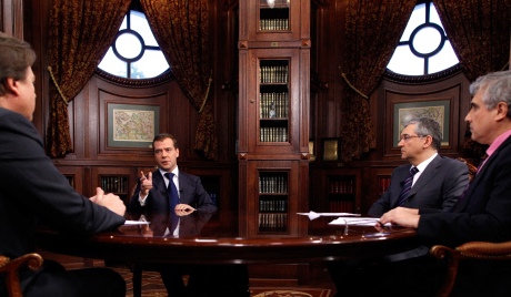 Medvedev u intervjuu za tri federalna kanala: nema predodređenosti na izborima