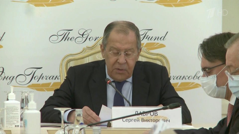 Лавров: Западни политичари, бранећи геополитичке позиције, све више измишљају басне