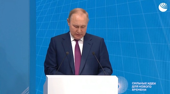 Путин: Долази нова ера и нова етапа у светској историји