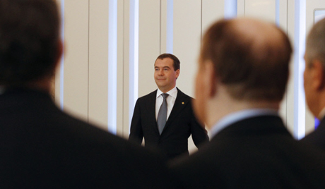 Медведев сменио половину губернатора