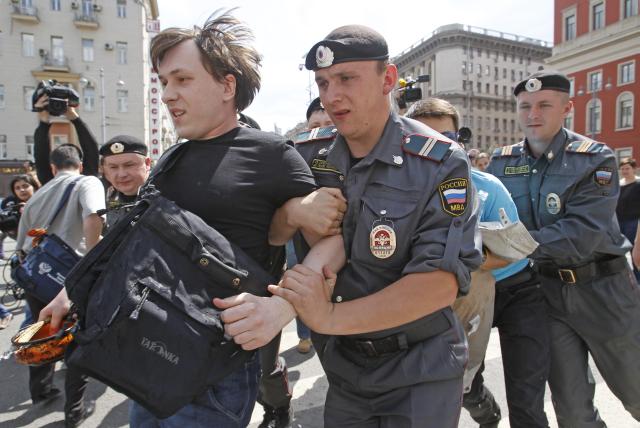 Два неуспешна протеста геј активиста у Москви, 40 ухапшених